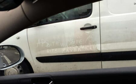 Was heisst ‚Bitte wasche mich‘ auf Türkisch?